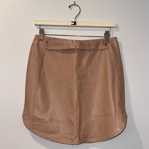 Missguided • faux leather skirt peach/beige size 6